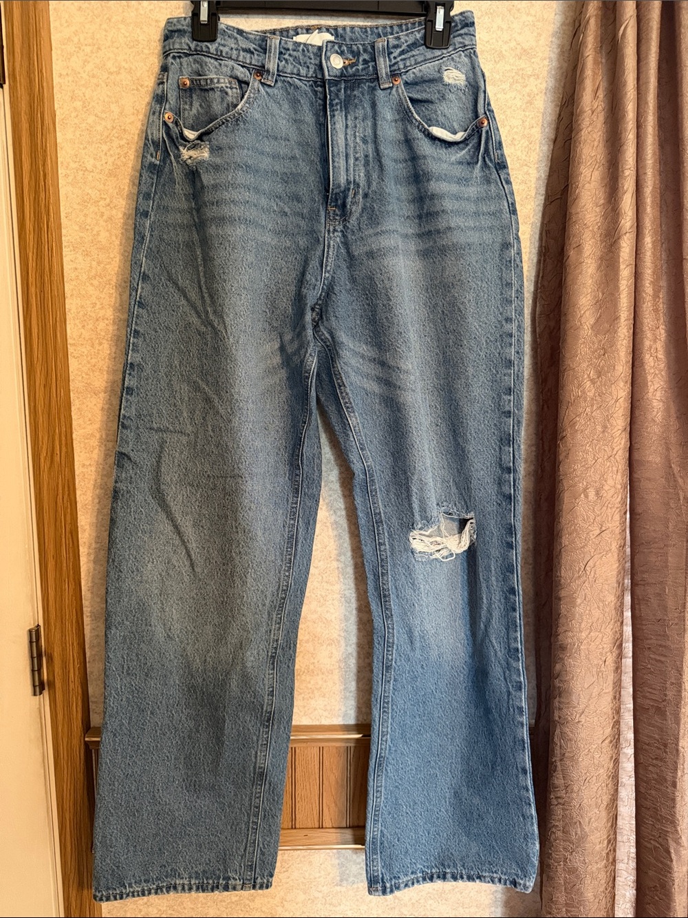 H&M Women's Straight Leg Distressed Blue Jeans